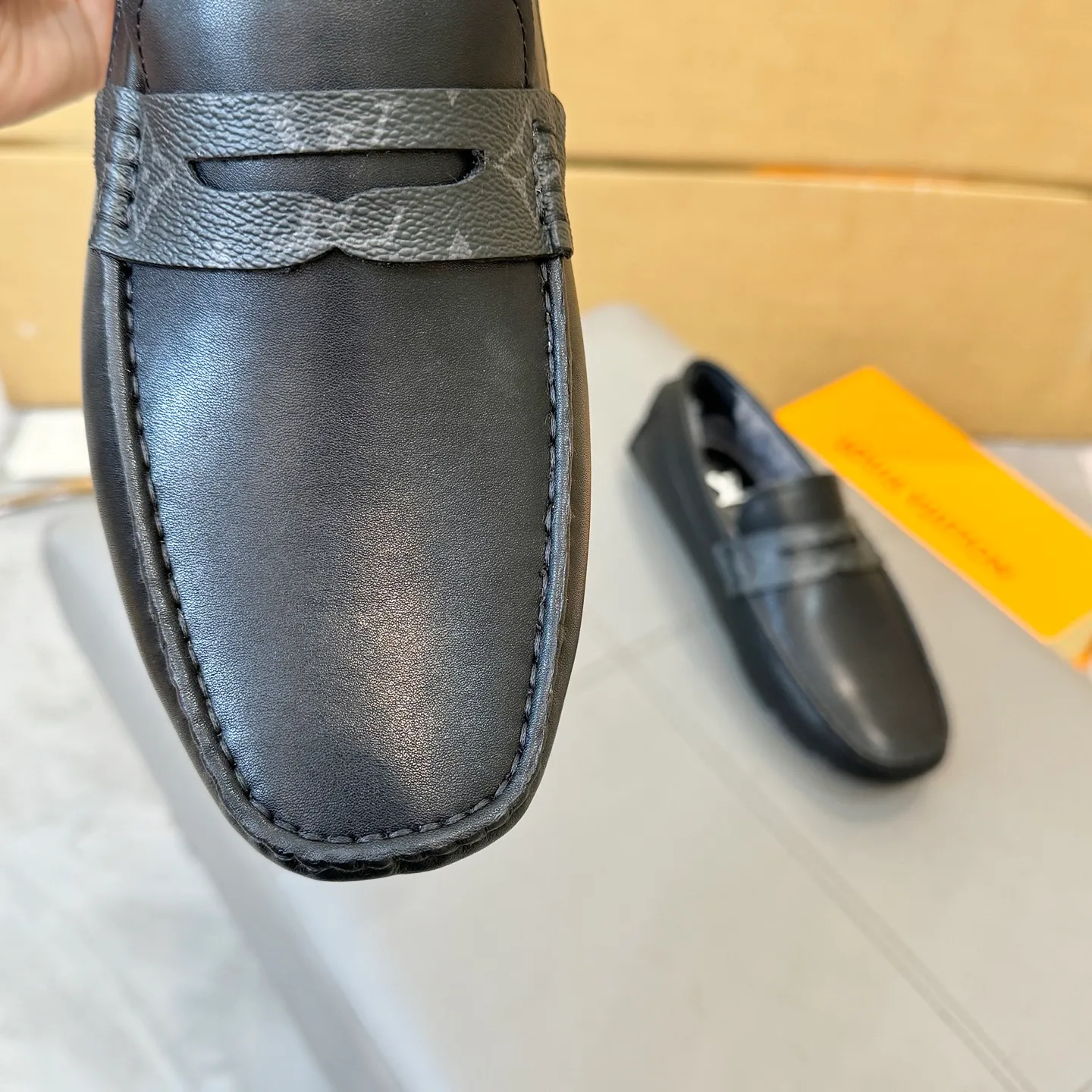 Factory price: 460💰【LV】Autumn and winter style fur integrated 2025 men's beanie shoes (top version on the market) calfskin ➕real wool lining original packaging. Size: 38-45